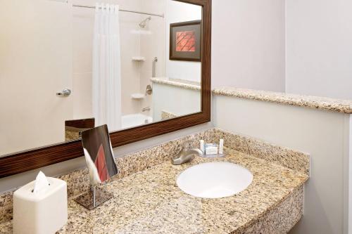 Courtyard by Marriott Houma - image 14