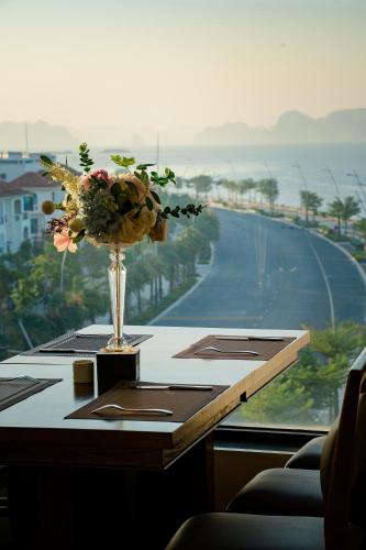 The One Ha Long hotel - 주변 환경