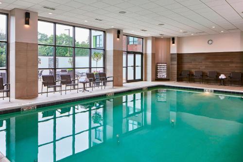 Swimming pool, Courtyard by Marriott Minneapolis West in Woodbury (MN)