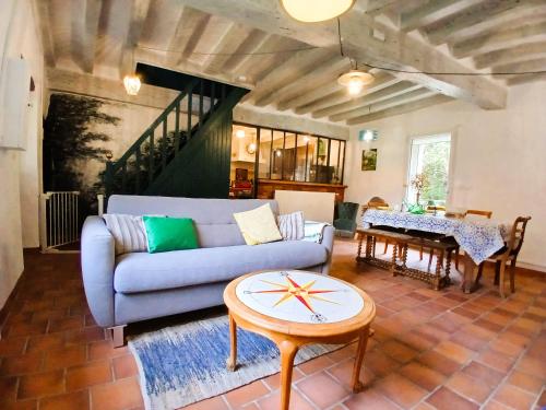 Domaine d'Ailes - Villa de charme au coeur de la nature avec piscine gîte à louer Effes
