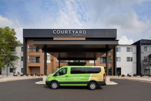Courtyard Grand Rapids Airport - image 13