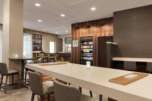 Courtyard by Marriott St Paul Woodbury - image 2