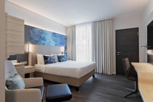 1 king bed, 1 sofa bed