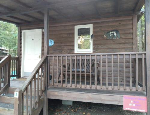 Rustic Cabin in Smoky Mountain - image 9