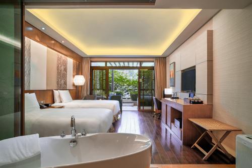 Standard Twin Room with Private Hot Spring image 9
