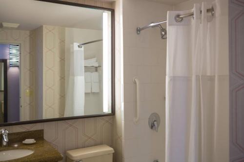 Queen Room image 5