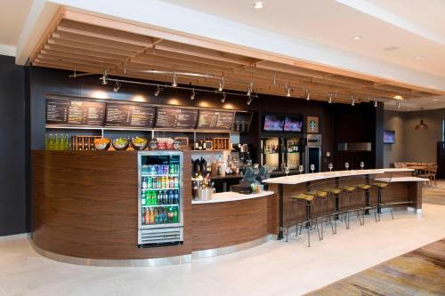 Courtyard by Marriott Holland Downtown - image 9