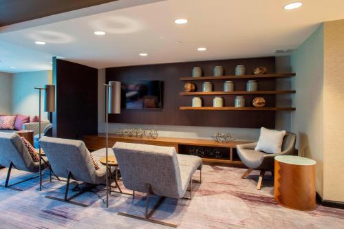 Courtyard by Marriott New York Queens/Fresh Meadows - image 7