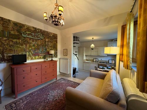 Laura's cottage, Pisa