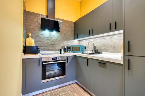 Stunning Central Station 1 Bed Apartment A7, Glasgow (photo 3)