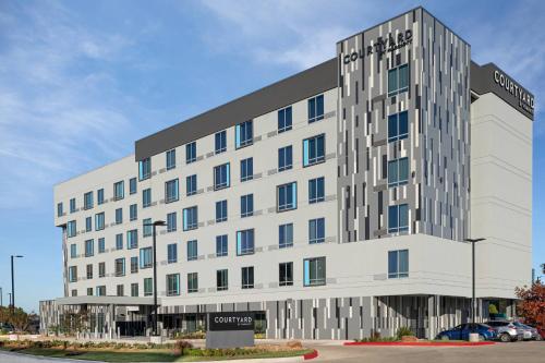 Courtyard By Marriott Houston I-10 West/Memorial - image 5