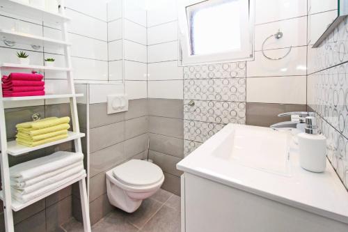 Apartment Mihaela - image 9