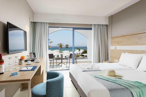 Select double room main building sea view image 4