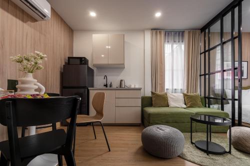 3 Bed 3 Bath / Luxury / 1 min walk to BTS Asok, Bangkok