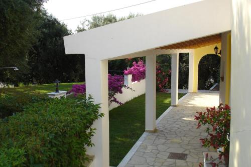 Ferouli Residence in Riza