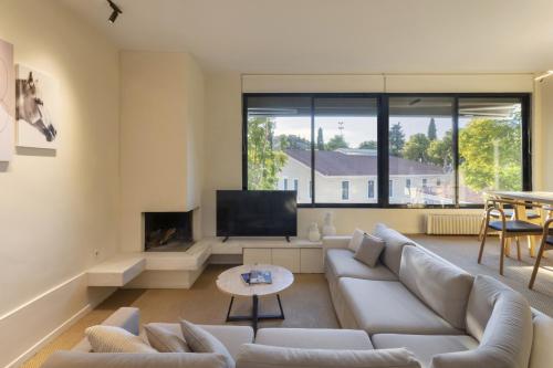 Spacious 3bdr Apartment with Monumental View - image 4