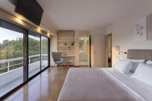 Spacious 3bdr Apartment with Monumental View - Tap to explore photos