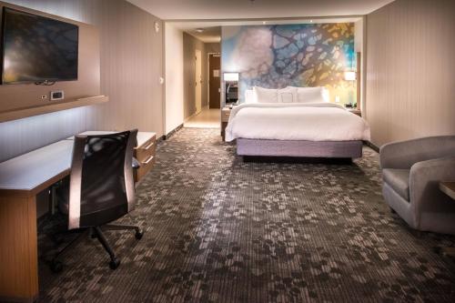 Courtyard by Marriott Jacksonville - image 9