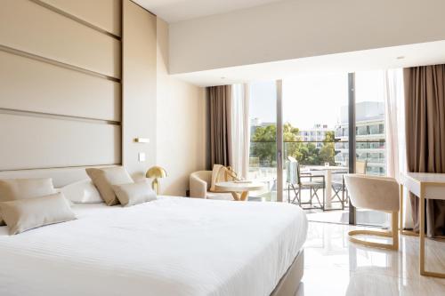 Deluxe Double or Twin Room with Inland View image 9