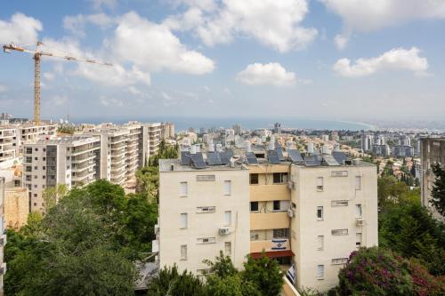 Sea view 2 bedroom apartment in Mount Carmel