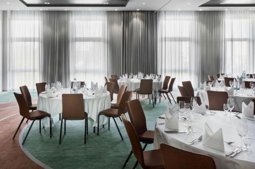 Courtyard by Marriott Basel - image 9