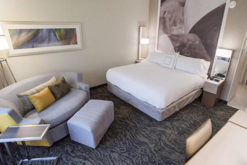 1 king bed, 1 sofa bed