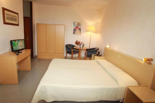 1 twin bed