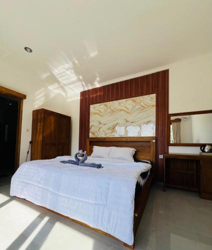 Medewi Hady Surf Camp near Bunut Bolong