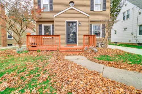 Walk to Adrian College: Family Home in Michigan in Adrian