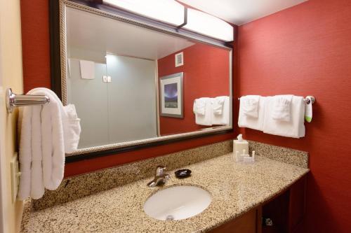 Courtyard by Marriott Canton - image 9