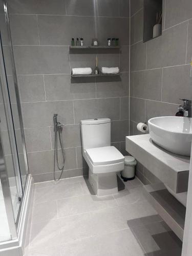 Devonshire - Private Bedroom with Bathroom, Preston (foto 5)