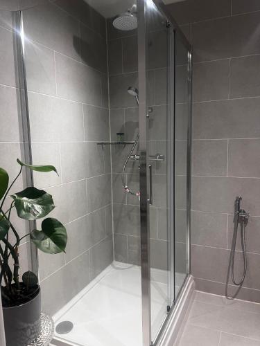 Devonshire - Private Bedroom with Bathroom, Preston (foto 6)