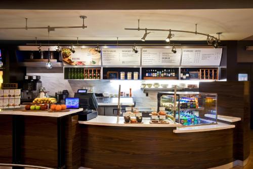 Courtyard Cape Cod Hyannis - image 11