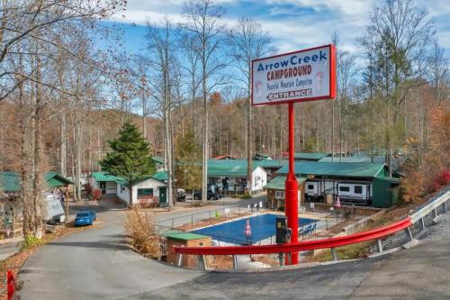 Relax in a Mountain Cabin in the Smokies Gatlinburg - image 11
