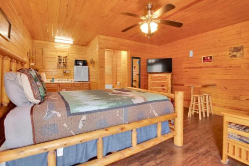 Relax in a Mountain Cabin in the Smokies Gatlinburg - image 10