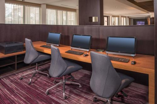 Courtyard by Marriott Fairfax Fair Oaks - image 6