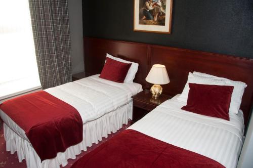 Caledonian Hotel - image 5