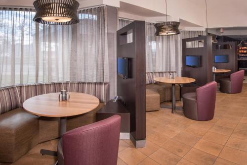 Courtyard by Marriott Dulles Airport Chantilly - image 8