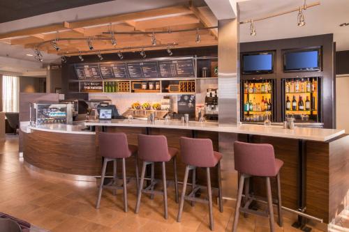 Courtyard by Marriott Dulles Airport Chantilly - image 2