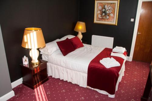 Caledonian Hotel - image 2