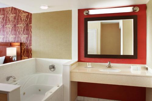 Courtyard by Marriott Niagara Falls, Niagara Falls (photo 8)