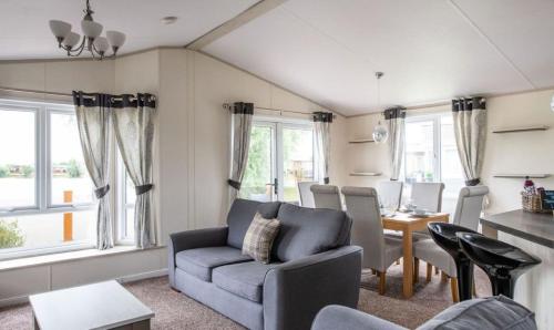 3 bedrooms, 6 beds