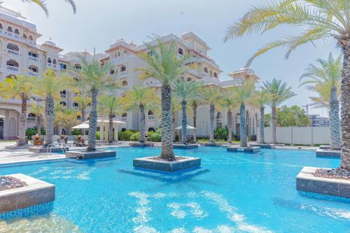 Spacious New 2 BDR, Pool and Beach Access, Dubai