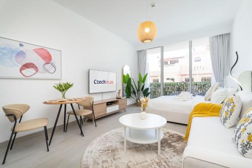 Cozy & Modern Apartment in Luma 21, Relax in JVC, Dubai