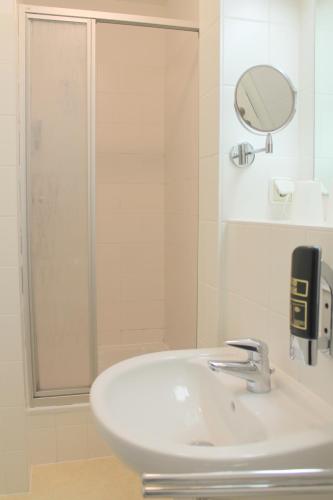 Double Room image 6
