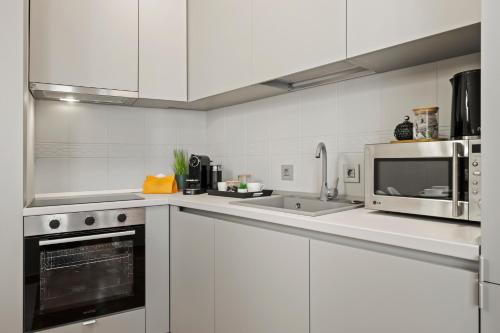 Two-Bedroom Apartment with City View image 3