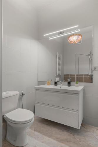 Two-Bedroom Apartment with City View image 9