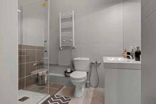 Two-Bedroom Apartment with City View image 10