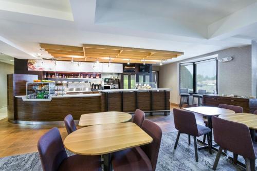 Courtyard by Marriott Rocky Mount - image 7