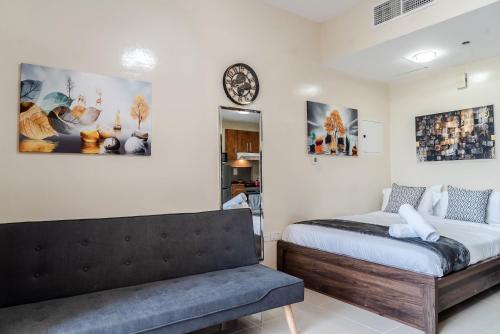 Studio in Dubai Pool, Gym & Stunning Views, Dubái